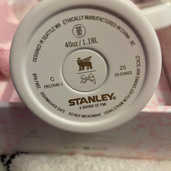 STANLEY + LoveShackFancy 40oz Quencher Tumbler * COQUETTE BOW CHANTILLY - Picture 2 of 5